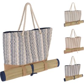 Strandtasche mit Strandmatte am Meer