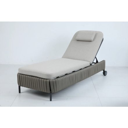 Schönes Tagesbett beige